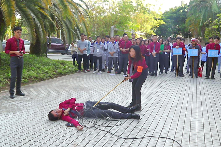 觸電.jpg